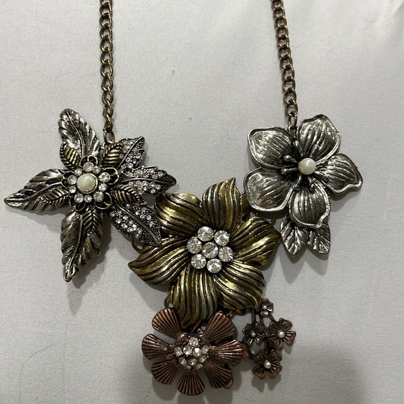 Necklace~crystals pearls rustic metal - Picture 4 of 8